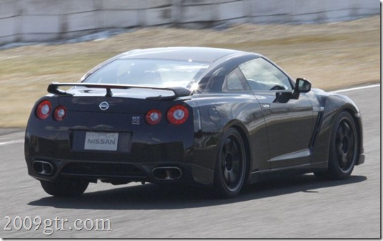 2010-nissan-gt-r-spec-v-rear