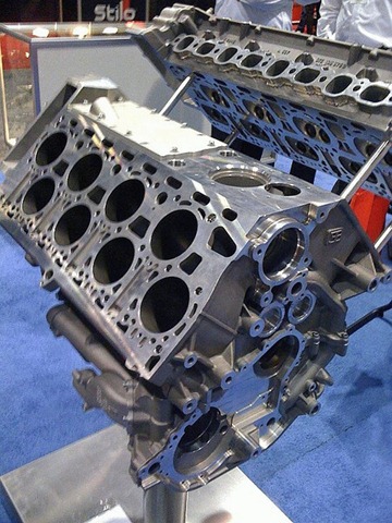 [Bugatti Veyron Engine[2].jpg]
