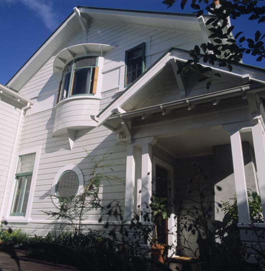 Single Storey Design Modern Home Decorating With Glass Roof