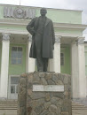 Lenin Central Club Statue