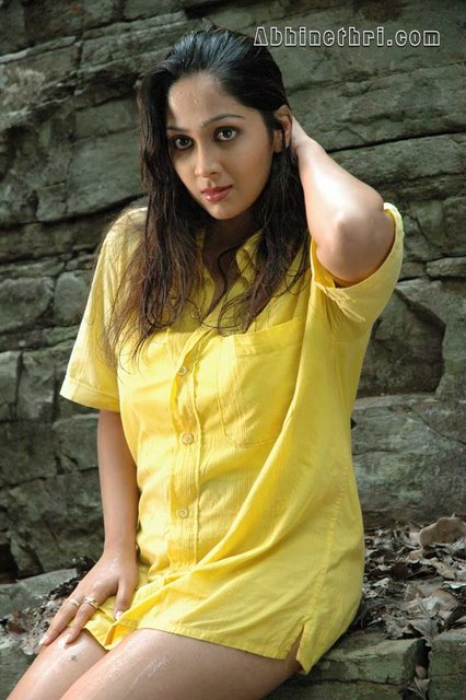 hot and spicy tempting cleavage navel leg show<br />
hot and spicy tempting cleavage navel leg show<br />