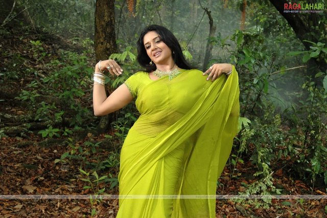 Kollywood actress smacked with her glamour weapon<br />
Kollywood actress smacked with her glamour weapon<br />