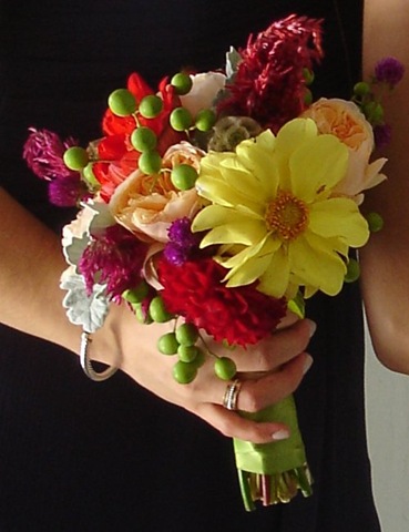 [bridesmaids bouquet[4].jpg]