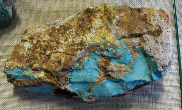 [Turquoise_with_quartzwiki2.jpg]
