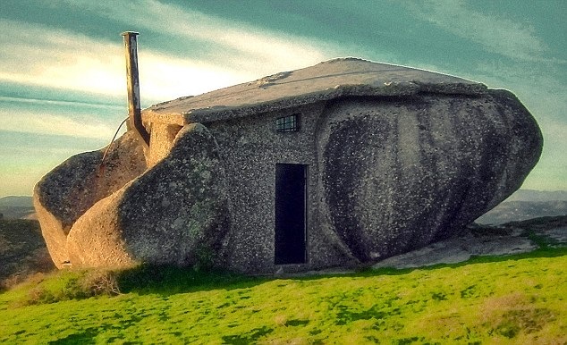 [flint house real nas montanhas portugal dailymail co uk[3].jpg]