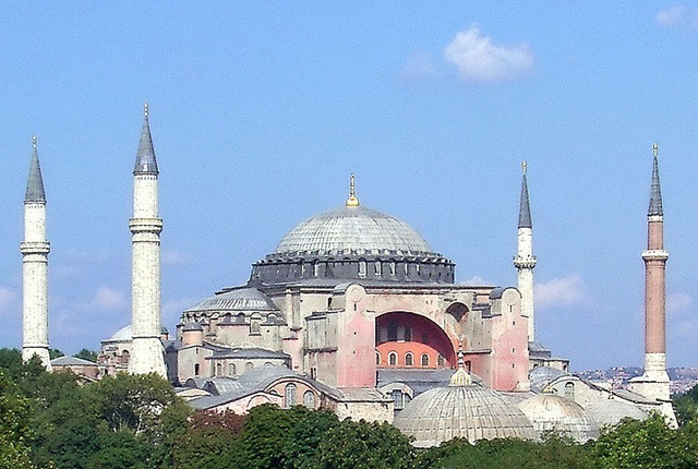 [800px-Aya_sofya[2].jpg]