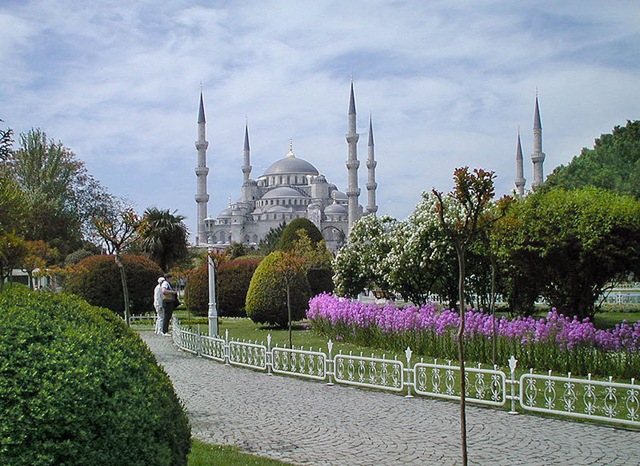 [800px-Blue_mosque2 (1)[2].jpg]
