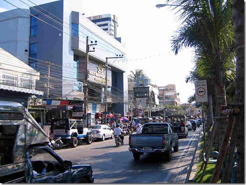 800px-Pattaya_Beach_Road_Thailand