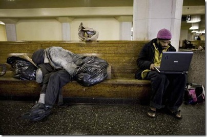 Pessoas sem teto conectadas a internet 2
