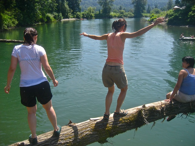 [Three Girls Jumping[5].jpg]