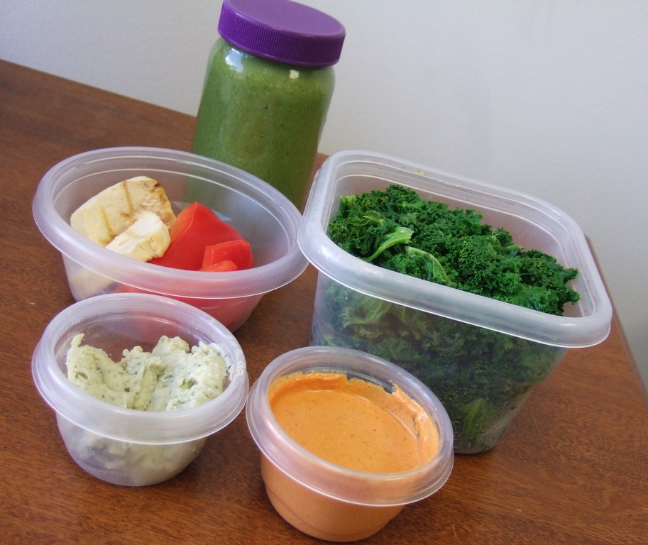 [Lunchbox with kale, green smoothie and sundry[9].jpg]