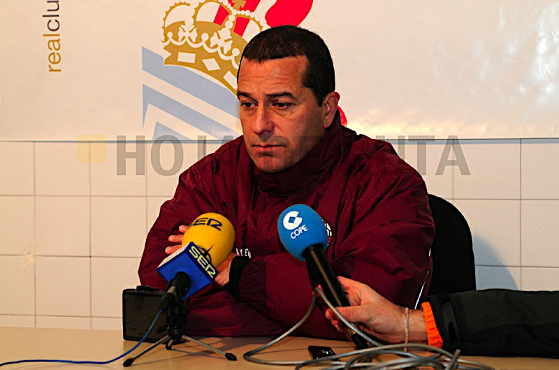 Tomé, apesadumbrado en la sala de prensa