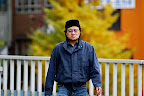 This dude took no notice of the ginko leaves