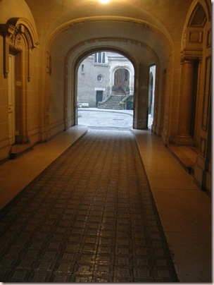 entryway_in_rue_deylau