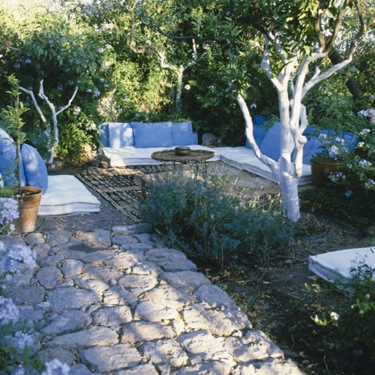 [John Stefanidis Greek Villa outside lounge.jpg]