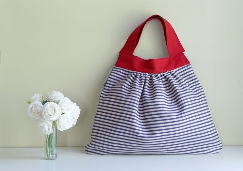 [walking wardrobe striped bag and flowers[4].jpg]