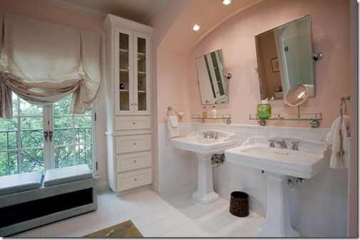 2111 Hartford Road Austin- guest bathroom