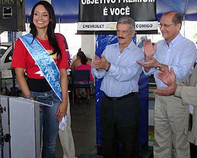 Julia_Paes_taxi