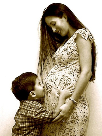 [pregnant-woman-with-son[5].jpg]