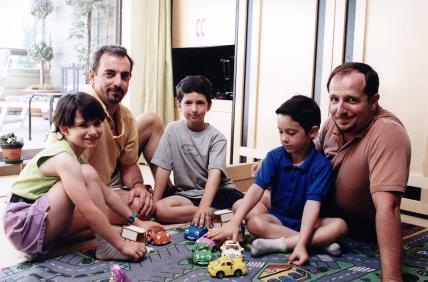 [gay families[3].jpg]