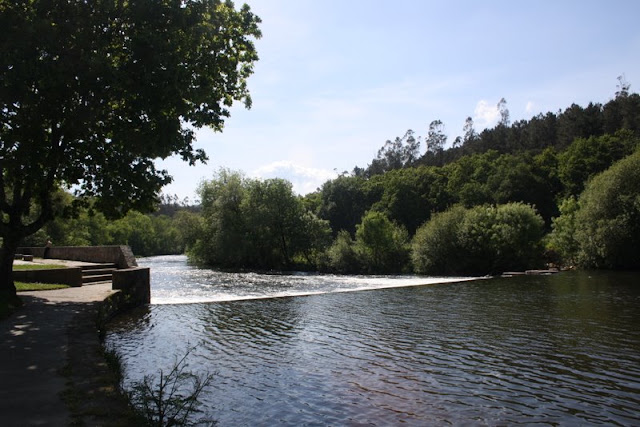 fluss galizien baden strand ufer spanien01.JPG