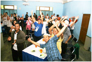 Para peserta Sufi Thinking Reguler dalam sesi ice breaking.