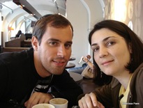 Mel e Leo tomando um Mocha Caramelatte Mel e Leo tomando um Mocha Caramelatte