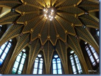Interior do Parlamento - Domo central (de 96 metros de altura) visto por dentro. Espetacular!