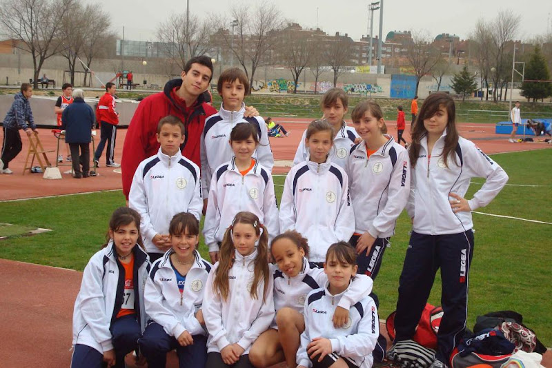 Nuestros representantes con Dani, su entrenador Nuestros representantes con Dani, su entrenador
