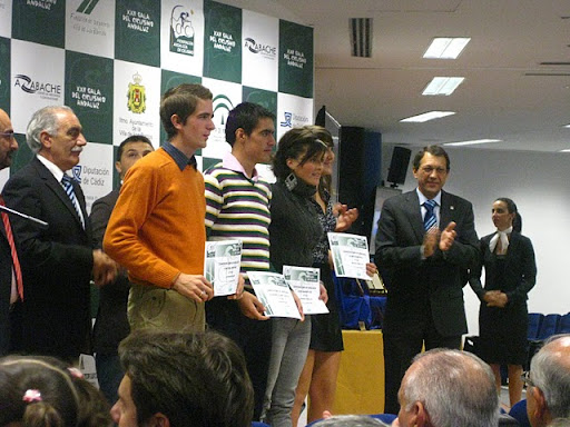 Alejandro Alvarez y Marta Barroso en el centro