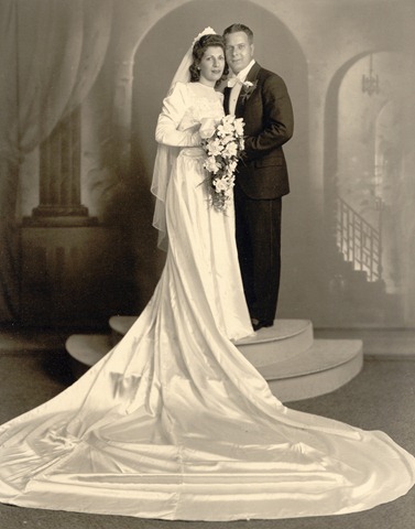 [mom-dad wedding portrait[11].jpg]