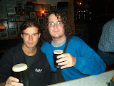 Io e Matteo che ci si spara l'ennesima Guinness (Dublino, estate 2005)