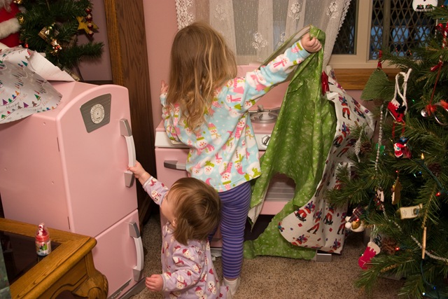 [christmasmorningopeningkitchen2.jpg]