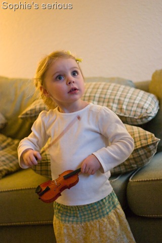 [random - violin Sophie serious[11].jpg]