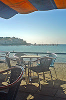 Terrasse de café à Cadaquès Terrasse de café à Cadaquès, Espagne