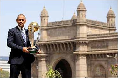Dhoni+with+world+cup+2011+trophy