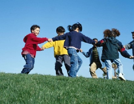 [ninos_jugando[5].jpg]