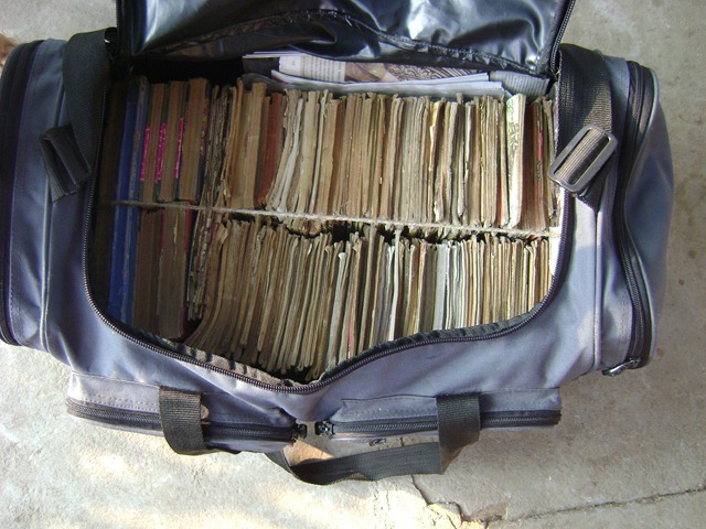 [Comics Smuggling 04[2].jpg]