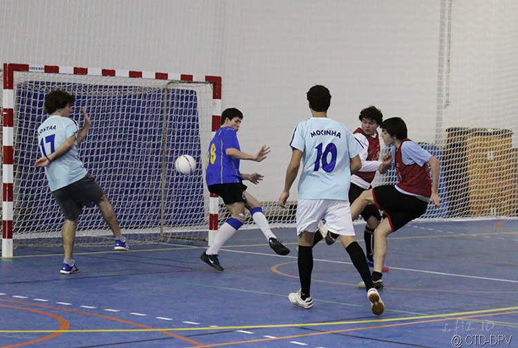 [futsal 10-02-10 137 copy[2].jpg]
