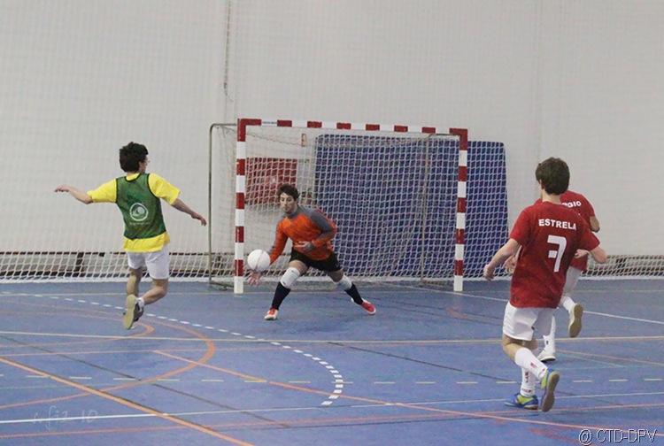 [futsal 10-02-10 172 copy[2].jpg]