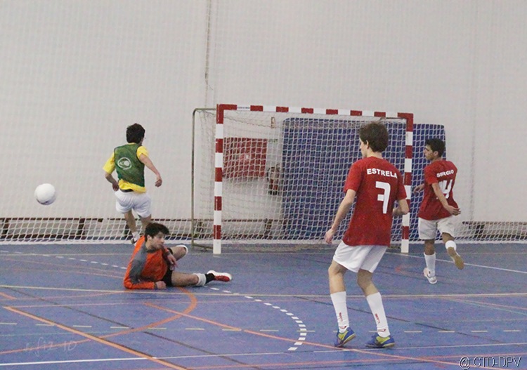[futsal 10-02-10 175 copy[2].jpg]