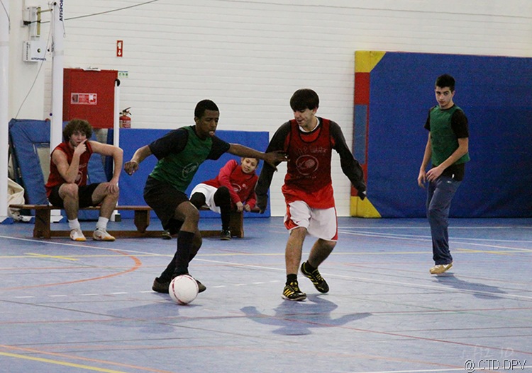 [futsal 10-02-10 003 copy[2].jpg]