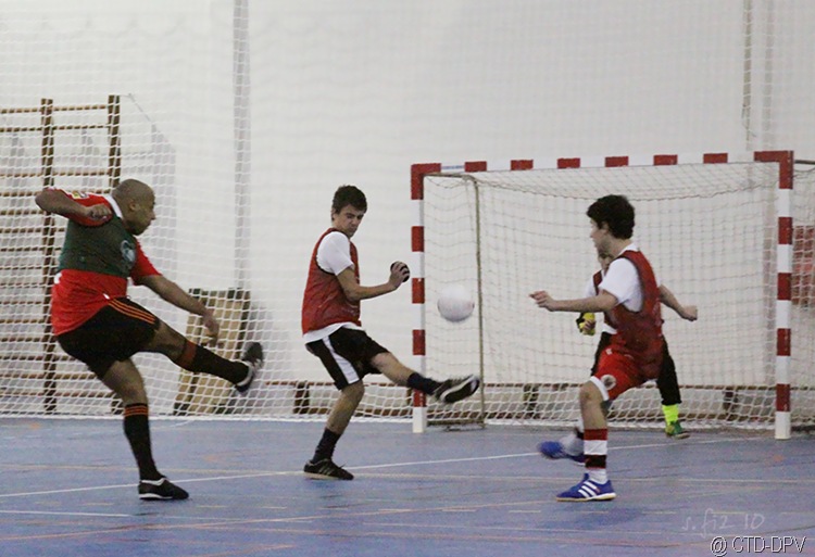 [futsal 10-02-10 051 copy[2].jpg]