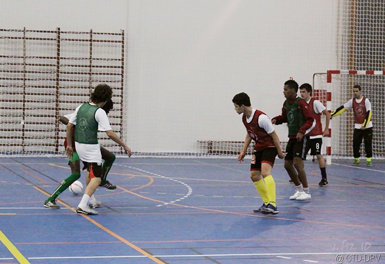 [futsal 10-02-10 073 copy[2].jpg]