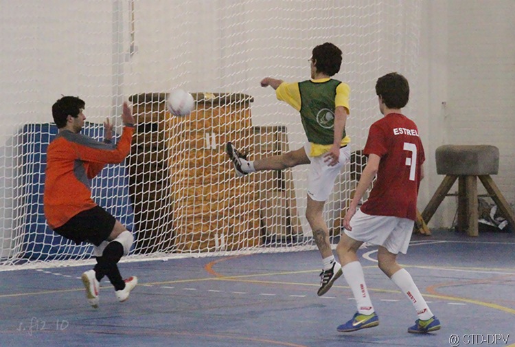 [futsal 10-02-10 181 copy[2].jpg]
