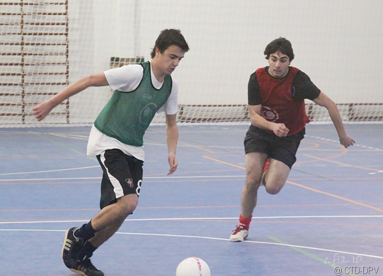 [futsal 10-02-10 193 copy[2].jpg]