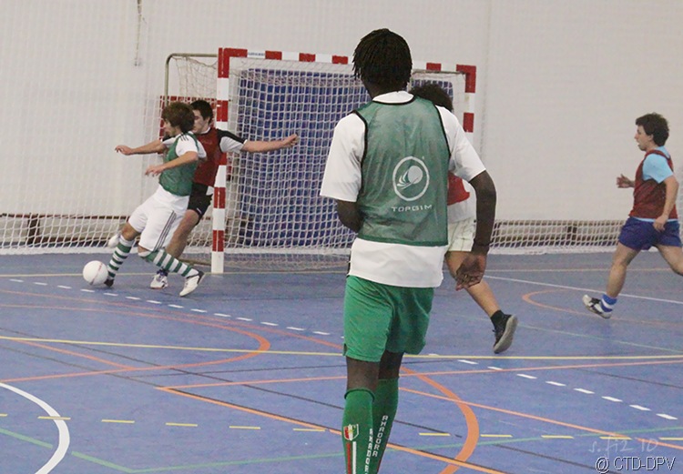[futsal 10-02-10 212 copy[2].jpg]