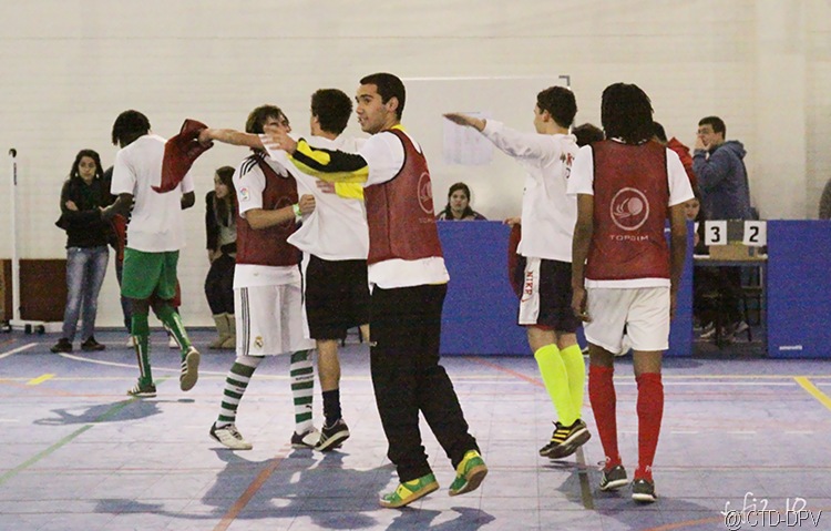 [futsal 10-02-10 381 copy[2].jpg]