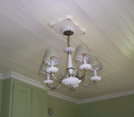 [0 KitchenChandelierMarriottsFAR[3].jpg]