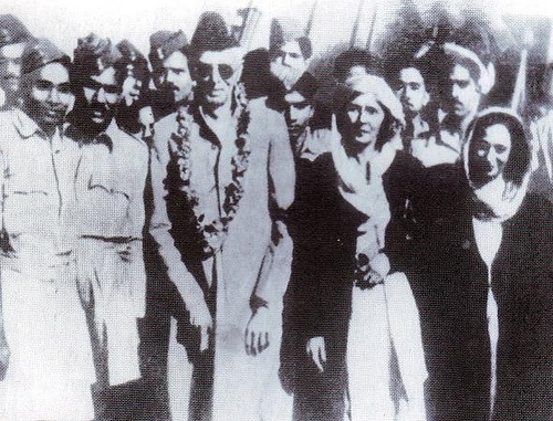 [Quaid-e-Azam with Fatima Jinnah and Mumtaz Shahnawaz[5].jpg]